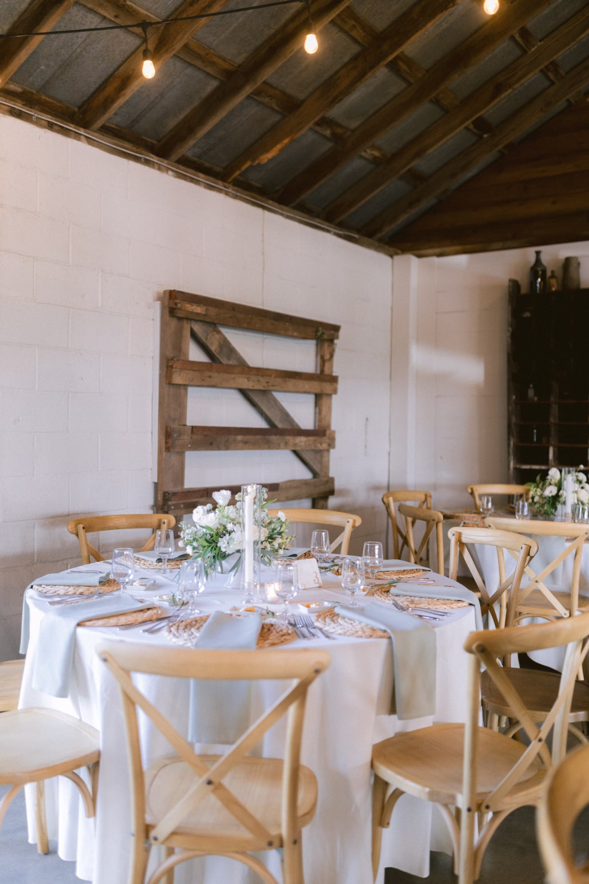 farm wedding reception table johnsons locust hall new jersey - A Farm Wedding at Johnson's Locust Hall, New Jersey Elegant farm wedding reception table with rustic decor and floral centerpieces at Johnson's Locust Hall in New Jersey
