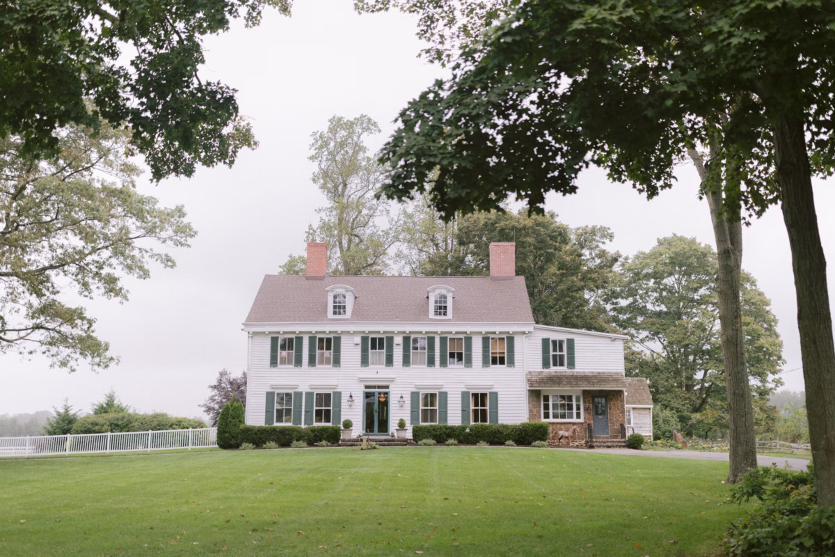 farm wedding venue johnsons locust hall new jersey - A Farm Wedding at Johnson's Locust Hall, New Jersey Historic white colonial farmhouse wedding venue at Johnson's Locust Hall in New Jersey surrounded by mature trees and green lawn