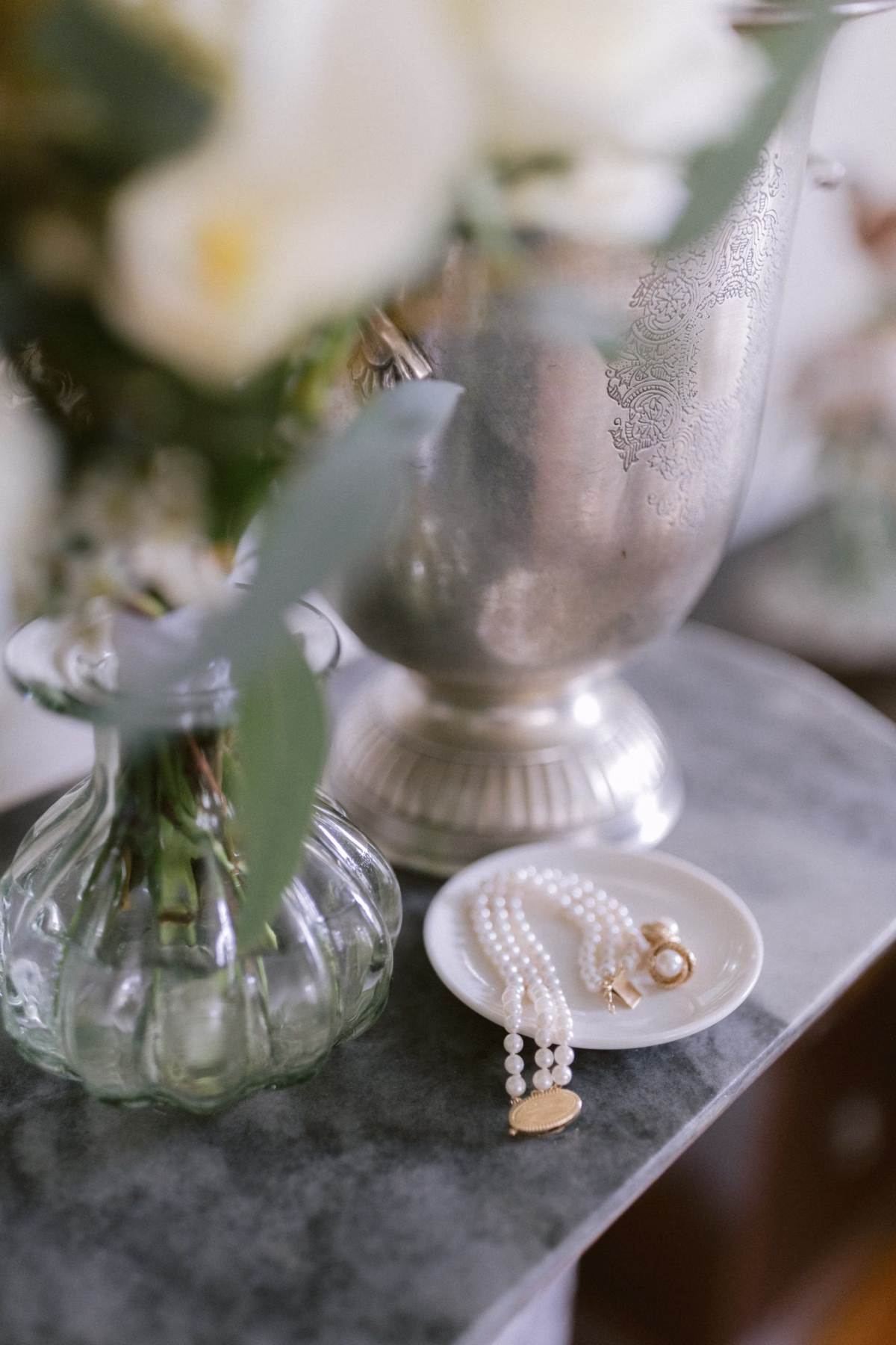 florist allie johnson bridal details johnsons locust hall new jersey - A Farm Wedding at Johnson's Locust Hall, New Jersey Elegant bridal jewelry and pearl details styled with fresh florals by Allie Johnson at Johnson's Locust Hall farm wedding in New Jersey